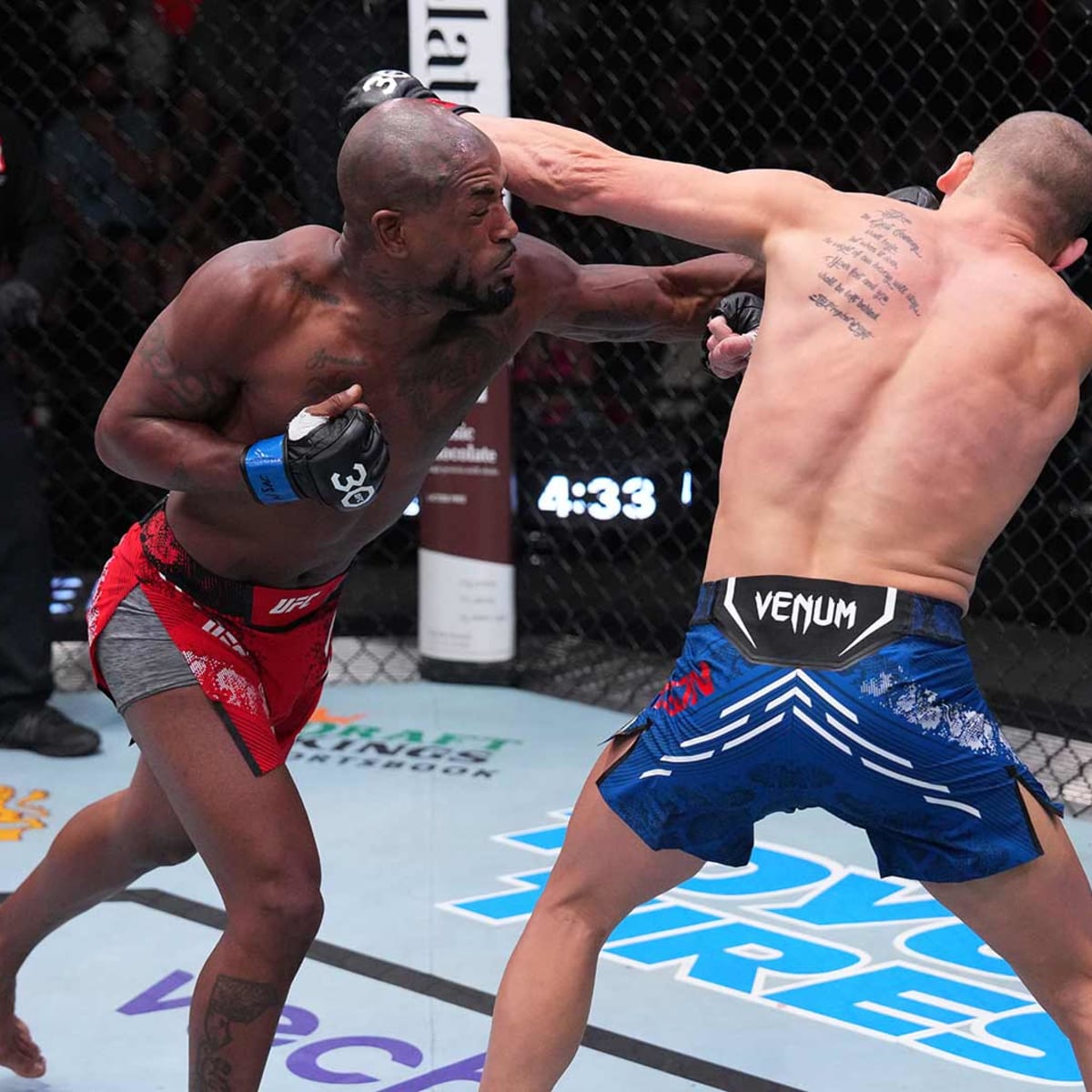 Green Stuns with Sudden Left Hand, Knocks Out Dawson at UFC Vegas 80