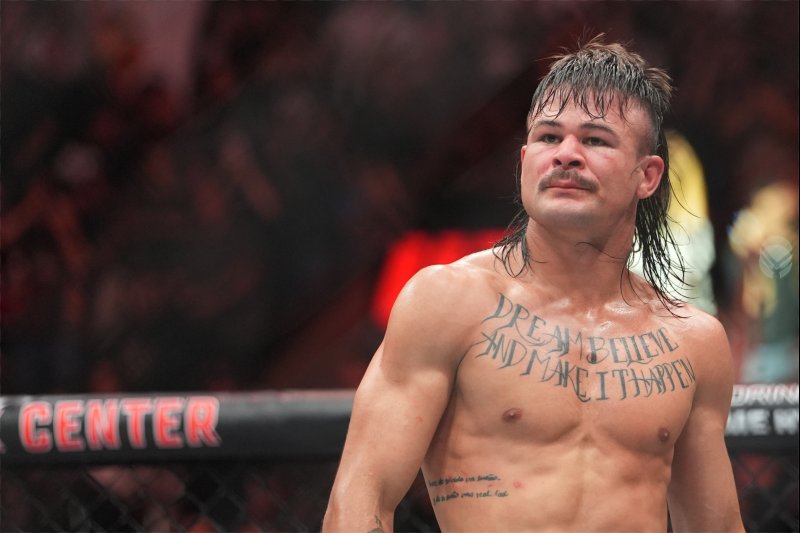 Diego Lopes Fires Back at Doubters Ahead of Volkanovski Rematch