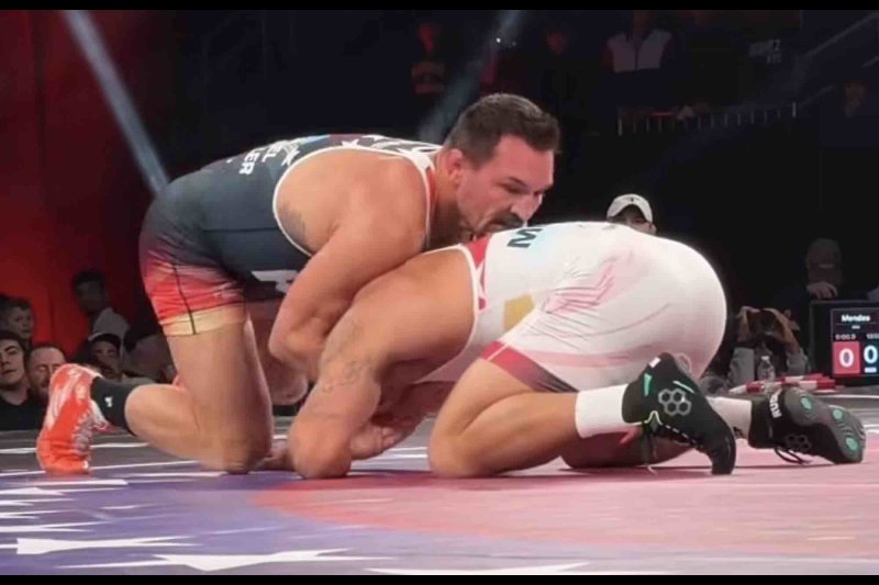 Michael Chandler Returns to His Roots — Shuts Down Chad Mendes at RAF 3